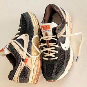 Nike Vomero 5 Black & sesame Sneakers